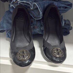 Tory Burch Black Loafers Sleek Design Comfortable Fit